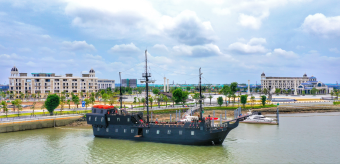 yoyo boat quận 4, yoyo boat Nguyễn tất thành, yoyo boat cảng sài gòn,